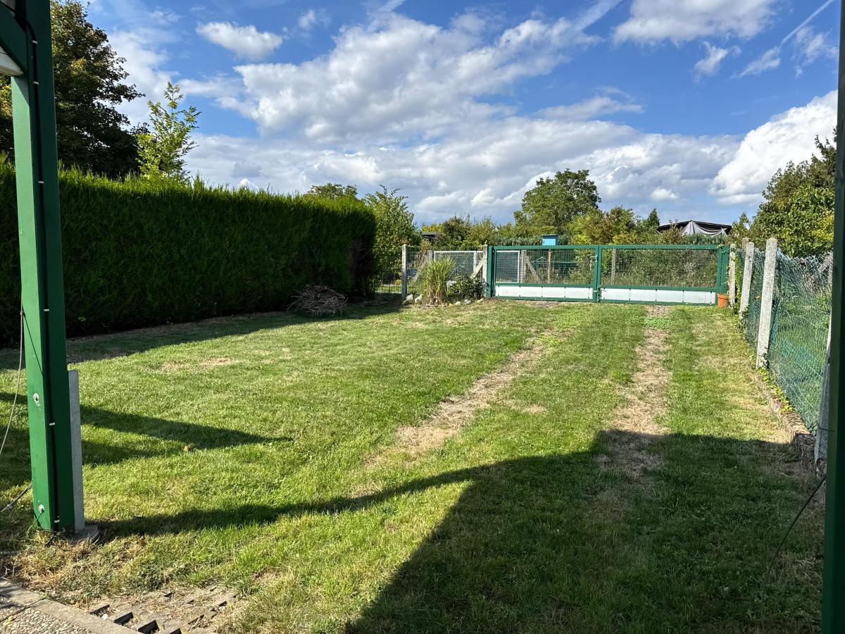 Garten mit Zufahrt