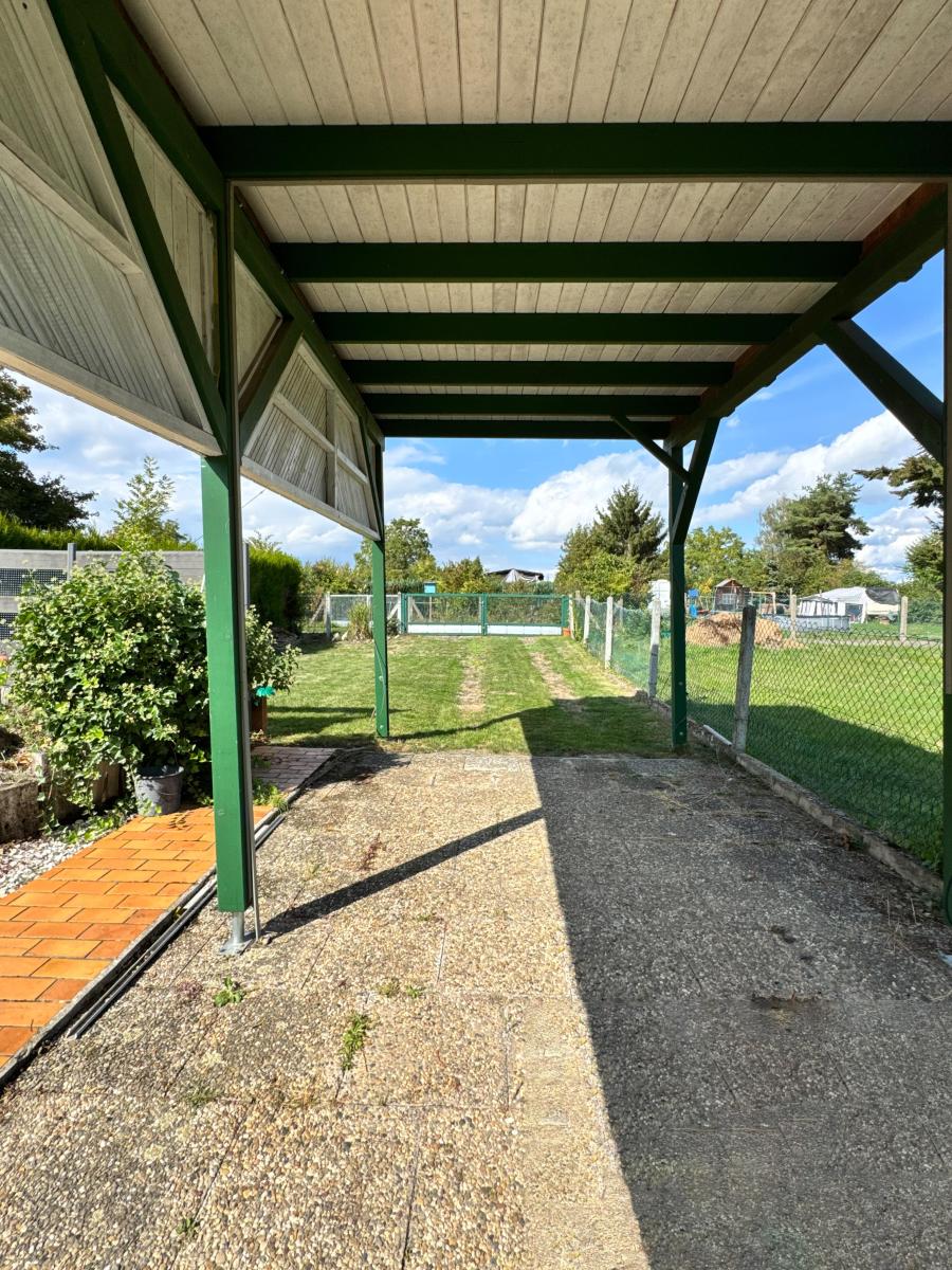 Garten mit Carport